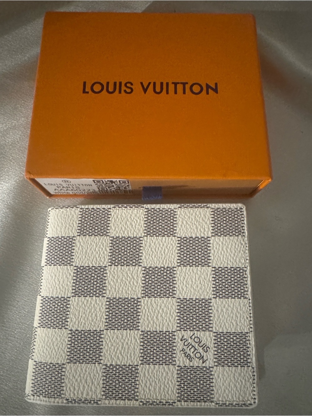New!🔥Louis Vuitton Damier Azur bifold wallet! In the cream colorway🔥